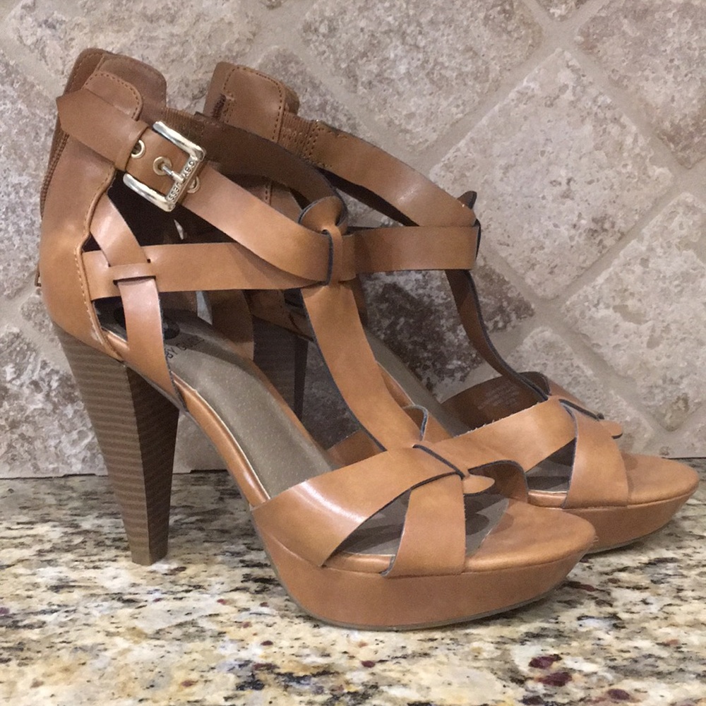 Guess brand womens tan leather platform stiletto